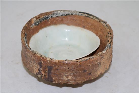 A Chinese Yingqing bowl and a Junyao ovoid jar, diameter 16cm